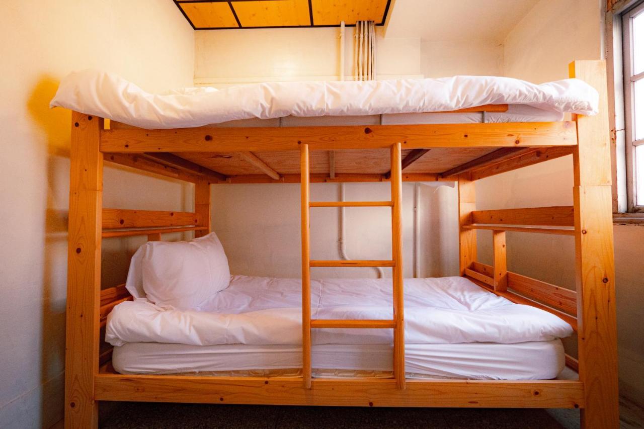 Dope Hostel Taichung Buitenkant foto