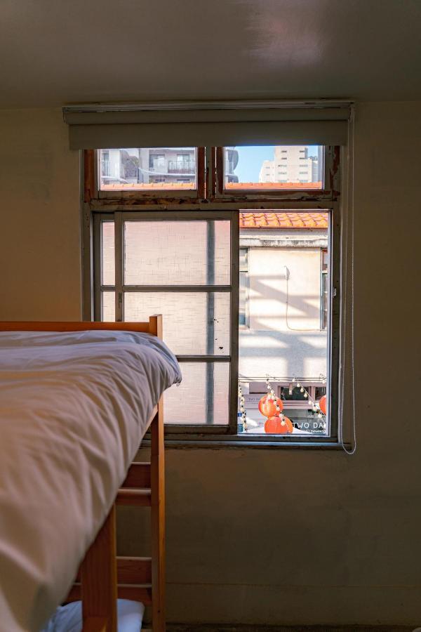 Dope Hostel Taichung Buitenkant foto