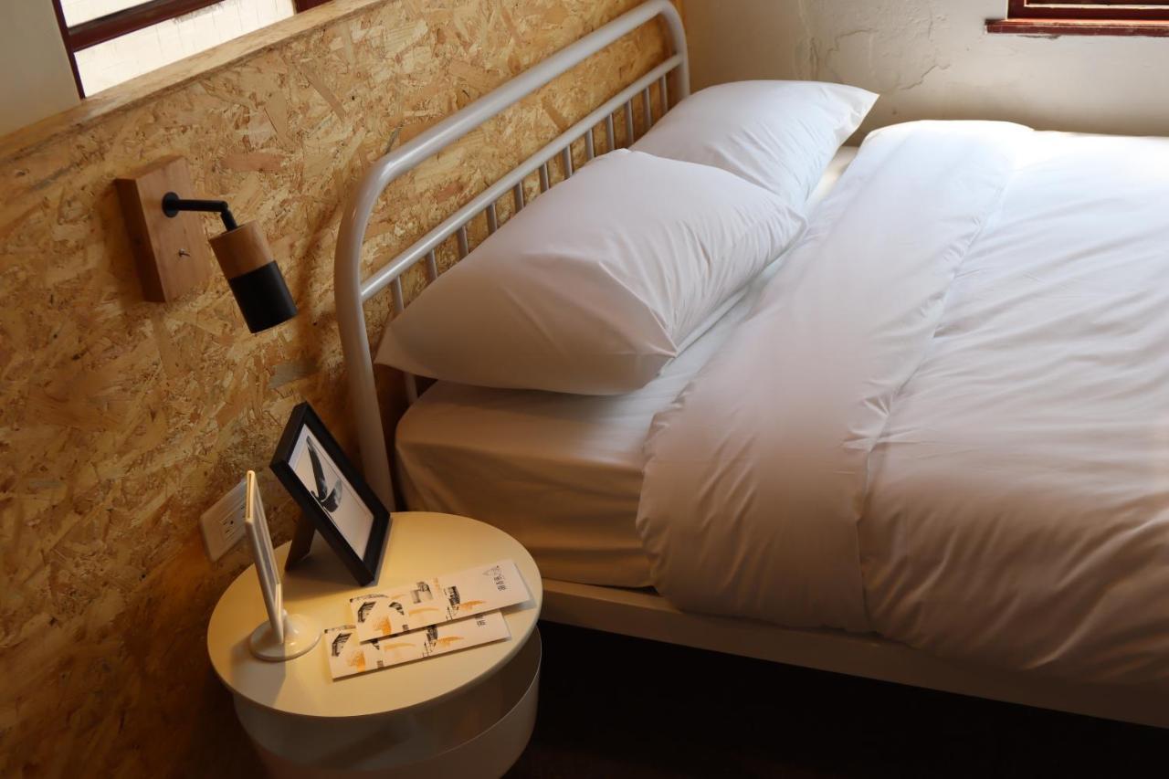 Dope Hostel Taichung Buitenkant foto